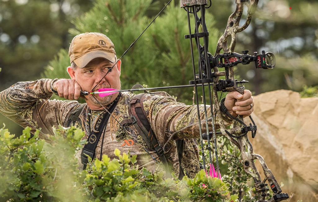How to aim a compound bow
